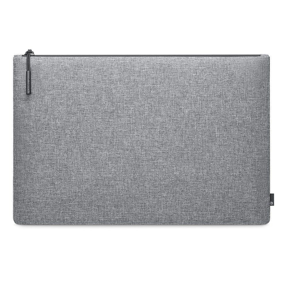 The Incase Flat Sleeve's streamlined design beautifully compliments the form of your MacBook. This light-weight solution provides complete device…