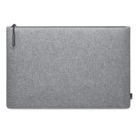The Incase Flat Sleeve's streamlined design beautifully compliments the form of your MacBook. This light-weight solution provides complete device…